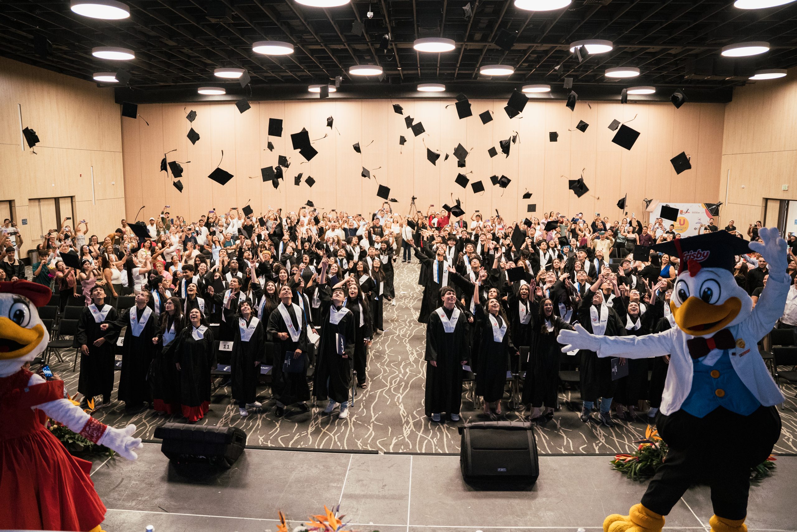 Lee más sobre el artículo 136 jóvenes se gradúan de programas técnicos gracias a La U en Tu Colegio: un impulso a la educación superior en Pereira y Dosquebradas